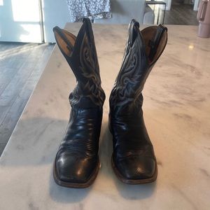 Size 12d Cody James Cowboy Boots with Vibram soles